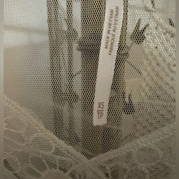 Free People Lola Lace Tee.  NWOT size XS. - Picture 7 of 8